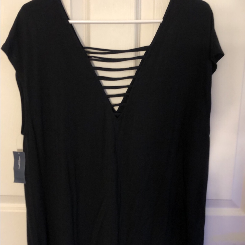 American Eagle black v neck t-shirt